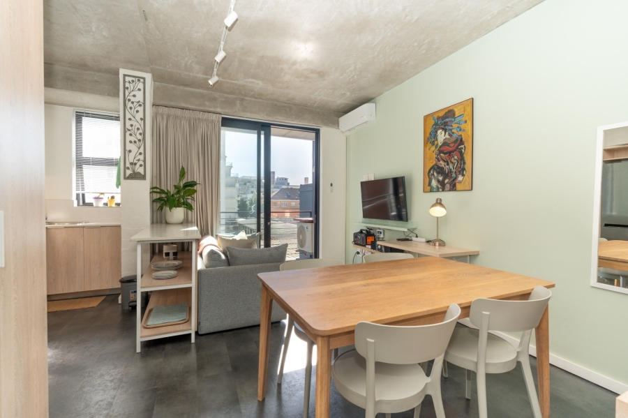 1 Bedroom Property for Sale in Sea Point Western Cape